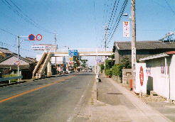 放浪14日目のはじまり。高塚駅を出て、旧東海道にぶつかった付近（国道１号沿い）
