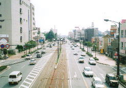 昔の吉田宿は、今の豊橋市としてとっても賑わっています。路面電車も走ってるよ〜