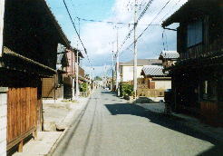 庄野宿〜鉄道の開発路線からはずれたためか、落ち着いた街並みが形成されています