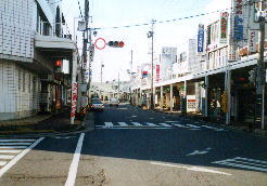 亀山宿の中心商店街〜駅からはちょっと離れています