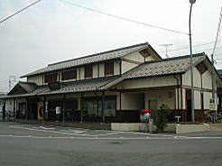 駅ギャラリーや地元特産などが展示されている愛知川駅