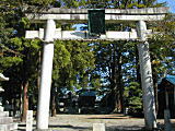 参道入口は、街道に面していない神社