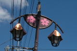 幸手市中心地の街灯には桜のマークが