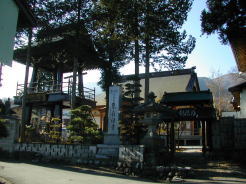 悲話の主人公・小松三郎左衛門のお墓がある泉長寺