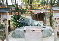 桑名の九華公園内にあった鎮国神社の神牛像ですっ