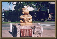 松並木の終わり付近にあった渚小僧の像。