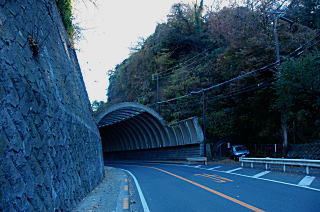 鎌倉七口の一つ・巨福呂坂ルートをゆく