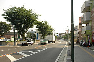 岩槻区役所前の街道風景