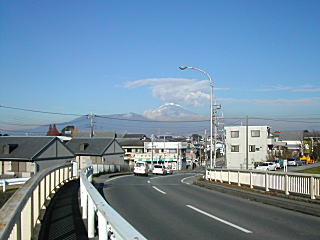 富士山に雲が・・
