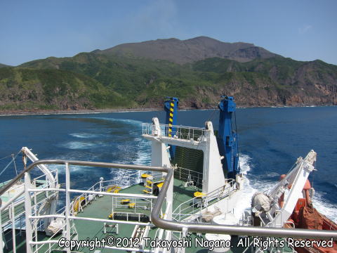 島の大半が噴火活動のため立ち入り制限されています