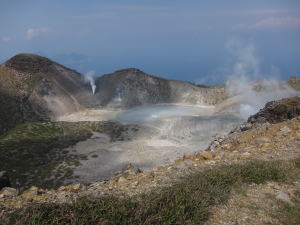 御岳の噴火口